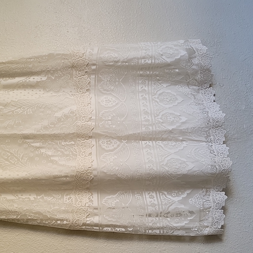 Elegant White Lace Maxi Skirt - Picture 5 of 16